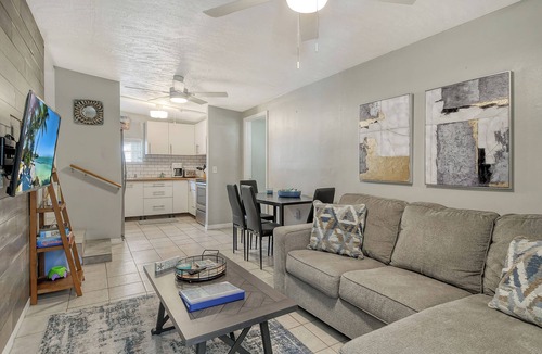 Southgate House | Beach Bum Bungalow-Sarasota-2 bdrm near Siesta Key