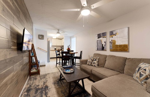 Southgate House | Beach Bum Bungalow-Sarasota-2 bdrm near Siesta Key