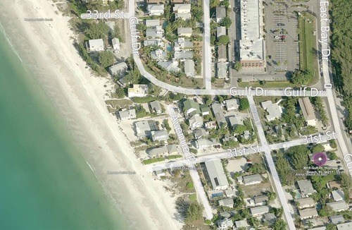 Ilexhurst Condo | Beach Cottage Vacation Rental on Anna Maria Island walking distance to beach