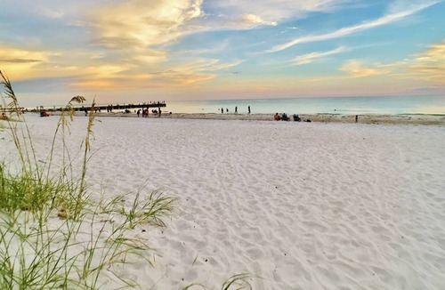 Ilexhurst Condo | Beach Cottage Vacation Rental on Anna Maria Island walking distance to beach