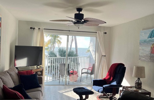 Mid Island Condo | Beach Front 1-bedroom condo mid island Fort Myers Beach