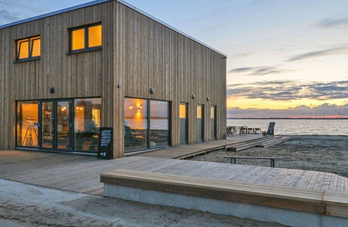Lembruch Apartment | Beach front apartment