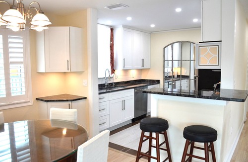 Ilexhurst House | Beach House & pool 250 steps from the white and silky sand of Anna Maria Island