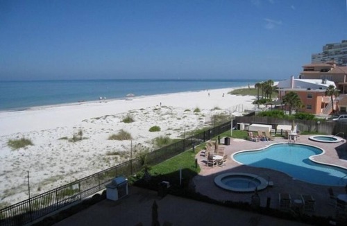Redington Shores Condo | Beachfront 3BR/3BA Gulf Condo - Heated Pool, 2 Hot Tubs, Gated - Monthly