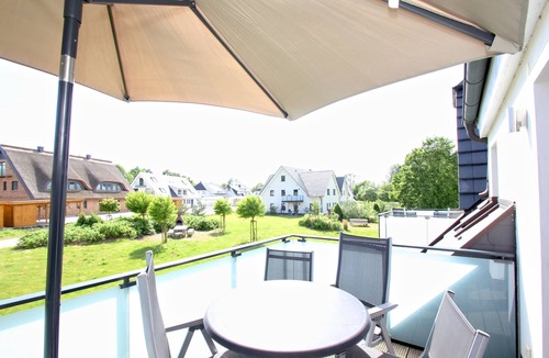 Lobbe Apartment | Beachfront apartment with balcony, use of swimming pool and sauna - Rex Rugia apartment 28-6