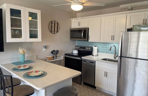 South Island Condo | Beachfront Condo, Steps to Pool & Gulf, Great Views! 1-bedroom, Updated in 2024!