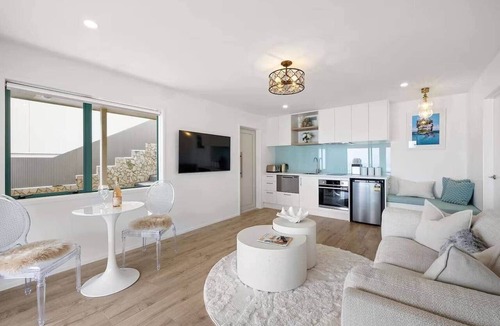 Bell Block House | Beachfront Studio - Ocean Views - Bell Block