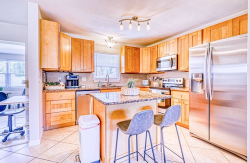 Gulf Gate Estates House | Beachside Bliss: Family House-Siesta Key-3BR/2BA