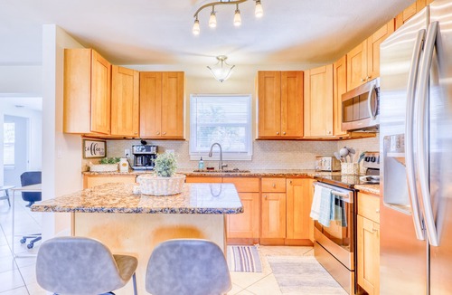 Gulf Gate Estates House | Beachside Bliss: Family House-Siesta Key-3BR/2BA