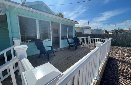Englewood Cottage | Beachy Cottage Minutes from Manasota Key – Relax & Unwind