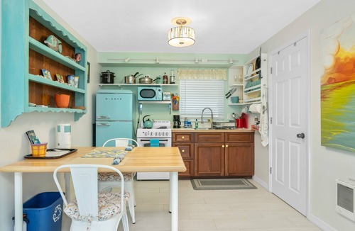 Bonita Shores Cottage | Beachy Old Florida Cottage with Bikes 1.5 Mile to the Beach