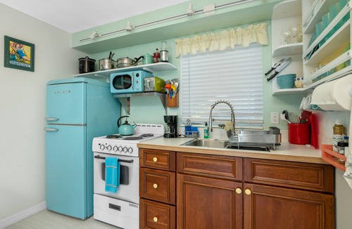 Bonita Shores Cottage | Beachy Old Florida Cottage with Bikes 1.5 Mile to the Beach