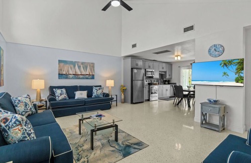 Sanibel Cottage | Beautiful 1 bedroom cottage close to the beach w/4 night min.! PET FRIENDLY