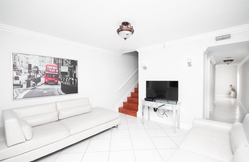 The Crossings Apartment | Beautiful 2/2.5 Condo w/Free Parking Fast WIFI