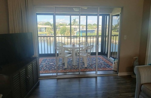 Iona Condo | Beautiful 2 bedroom, 2 bath near Sanibel Island!