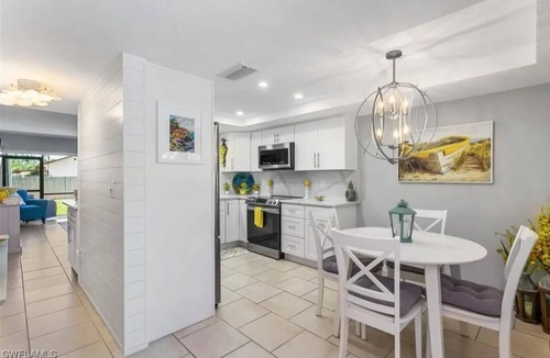 Yacht Club Condo | Beautiful 2 bedroom, 2 bath condo with pool. 5 mins to shops and restaurants.
