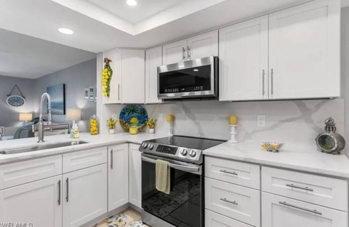 Yacht Club Condo | Beautiful 2 bedroom, 2 bath condo with pool. 5 mins to shops and restaurants.