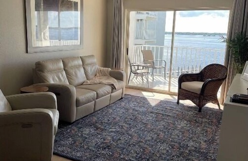 Edgewood Condo | Beautiful 2-BR, 2-Bath Riverfront Condo near the Heart of downtown Ft. Myers
