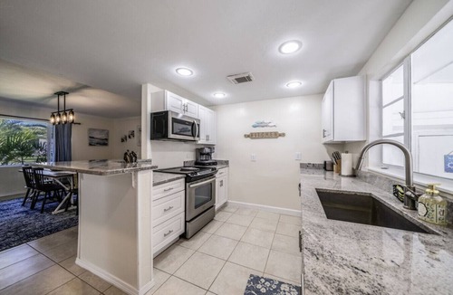 Alabama Grove Terrace House | Beautiful 2bd with River Views & Amazing Sunsets