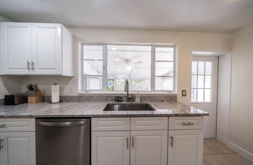 Alabama Grove Terrace House | Beautiful 2bd with River Views & Amazing Sunsets