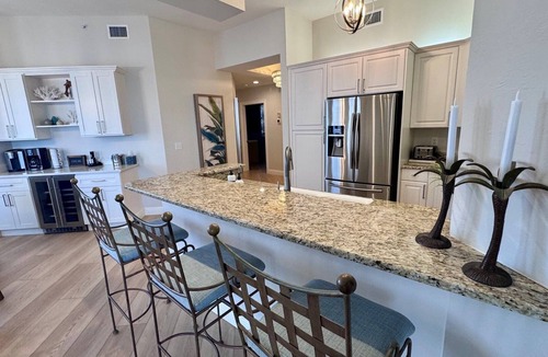 Vanderbilt Beach Condo | Beautiful 3-bedroom condo walking distance to the beach - Reg 4-PH4