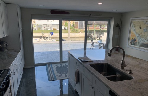 Englewood South House | Beautiful 3bd, 3bath, pool. On canal, 10 minutes to Gulf of Mexico-no bridges