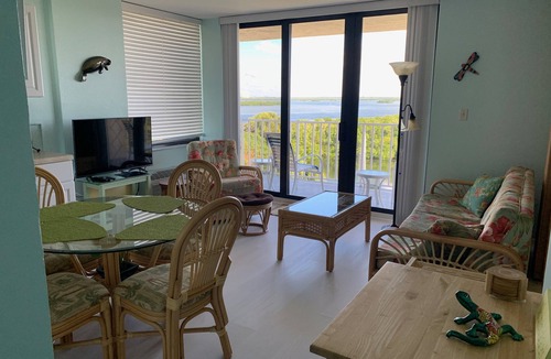Fort Myers Beach Condo | Beautiful 7th Floor Views - Private Beach!