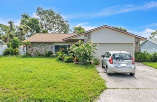 Lakewood Estates House | beautiful and safe golf neighborhood. 10 minute from downtown and the beach