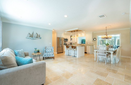 Central Naples House | BEAUTIFUL Beach Home in NAPLES ONLY 4 miles away from the beach!