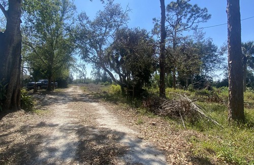 North Fort Myers RV Rental | Beautiful campground area perfect for RV parking, water view, and great location