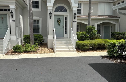 Fort Myers Condo | Beautiful Colonial Country Club. 2 Bedroom, 2 Full Bath.