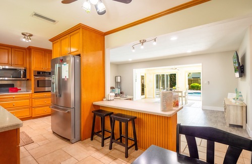 Clearwater House | Beautiful Remodeled House - Outdoor Pool & screened Florida Room