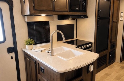 Rural Estates House | Beautiful RV #2 Mallard, Outdoor Patio Quiet Location