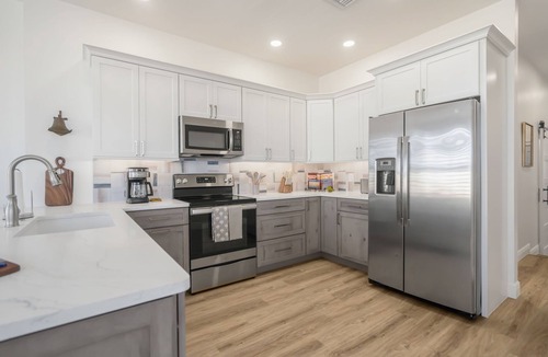 Venice Apartment | Beautifully Remodeled 2-Bedroom, 2-Bath Apt in Historic Downtown Venice, FL