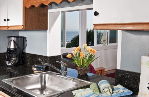 Nelscott House | Big beachfront deck, hot tub , picnic table & comfy patio chairs for families