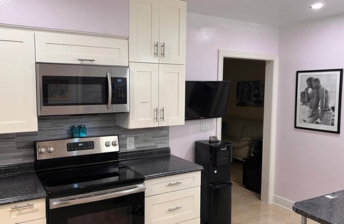 Wilton Manors House | Billy's Resort -Men only-Clothing optional-Fantasy Bungalow