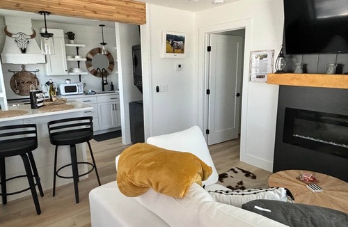 Fort Myers River District Apartment | Black Brindle Cottage, Downtown Ft. Myers: Walk to Best Eats and Shops!