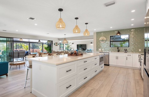 Central Naples House | Boho Chic Estate-40Ft Pool/Spa-Coolest House in Naples!