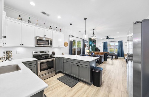 Sans Souci House | Boutique Greenville Retreat · Hot Tub & Arcade Games · Fire Pit · Sleeps 9