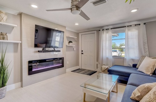 Englewood House | Bow-Tie Suite