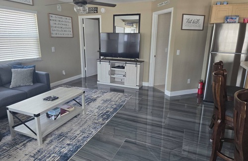 Mid Island House | BRAND NEW 16x14 Heated Swim Jacuzzi Sleeps 8 Beach Front! No Condo Park 4 Cars!