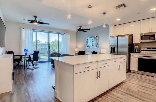 Central Sarasota Condo | BRAND NEW CONDO WITH BAY VIEWS IN DOWNTOWN SARASOTA.