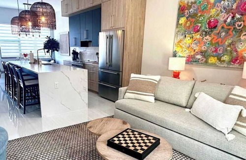 Downtown House | Brand new Luxury Townhouse - Downtown Location, Dog-Friendly WPrivate Hot Tub