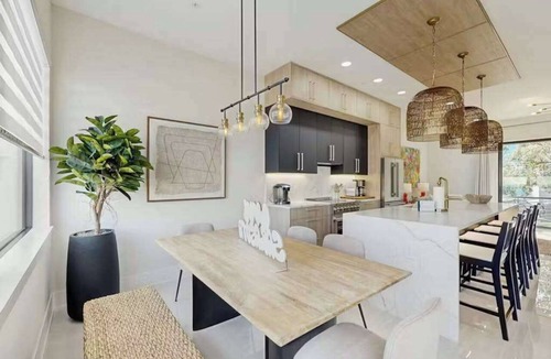 Downtown House | Brand new Luxury Townhouse - Downtown Location, Dog-Friendly WPrivate Hot Tub