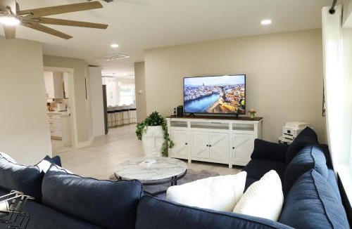 Naples Park House | Brand NEW Renovated Coastal Beach House