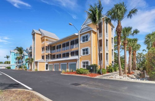 Bonita Shores Apartment | Breezy Studio – Free Parking – Near Bonita Beach