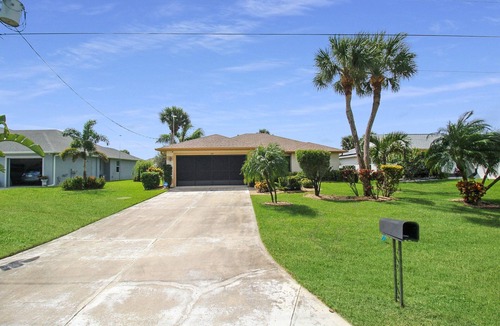 Rotonda Heights House | Bright & airy - Canal front retreat with pool - Royal Oasis