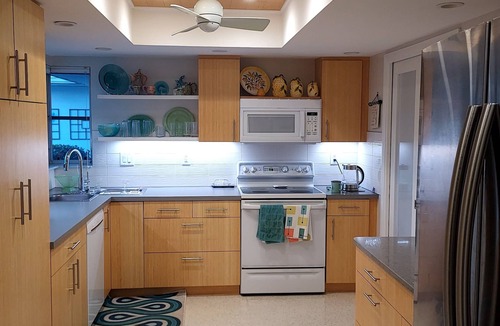 Venice Gardens House | Bright/Comfortable/Fully Equipped Home in Convenient Location Near Beaches