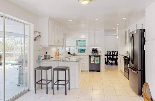 Oakland Hills House | Bright Florida home with pool, gas grill, private pool, and washer/dryer