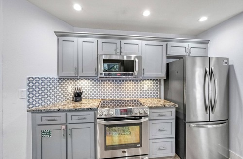 Bay Isle House | Brisas Del Mar | Private Pool with Spa, Guest House, Near Siesta Key Beach